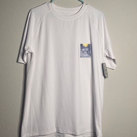 NWT Men’s White Short Sleeve Rash Guard UPF 50  Size Medium Swim Swimwear Pool - Picture 1 of 5